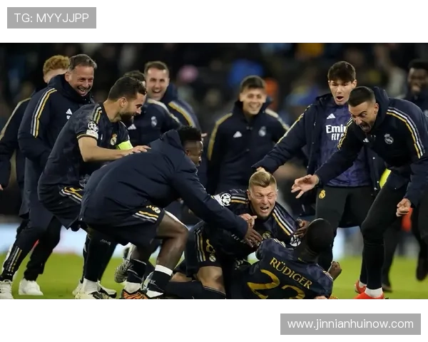 曼城逆转巴黎夺欧冠，主教练战术调整获赞誉