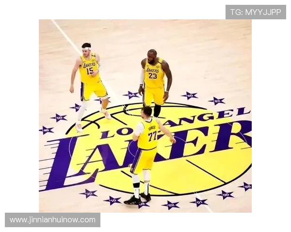 湖人迎新赛季挑战 詹姆斯状态引领队伍再冲总冠军