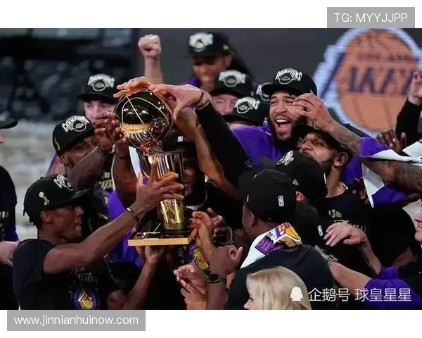 湖人队签约新援加强阵容 詹姆斯与浓眉大眼期待联手再冲总冠军