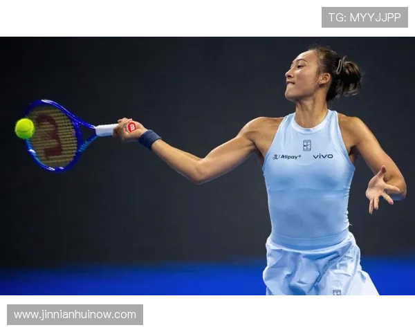 网球赛场激战正酣新星崛起引发观众热烈关注